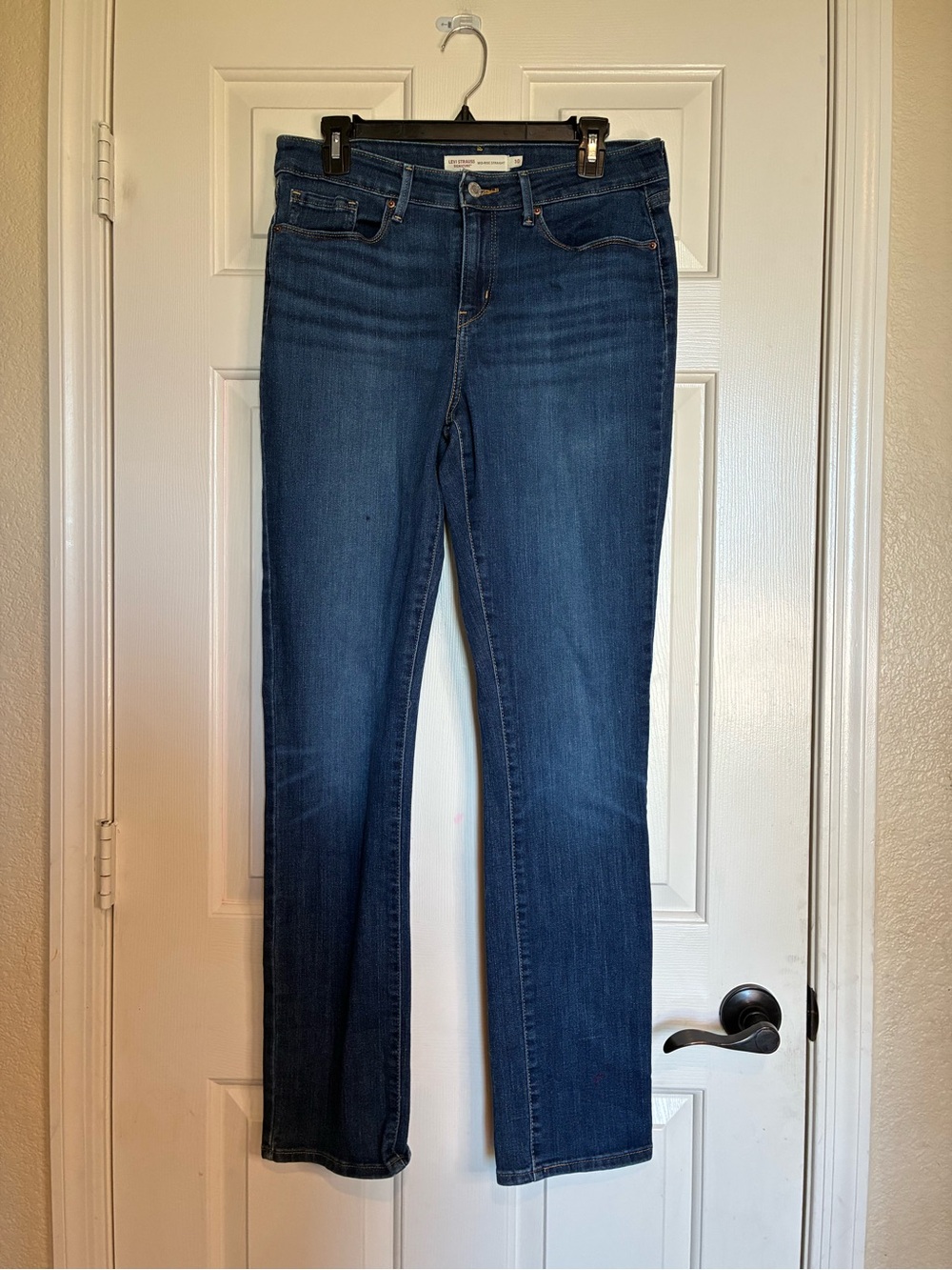 Levi's Women's Straight Leg Jeans in Dark Blue Wash